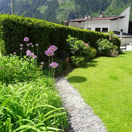 Rita Kroell Apartman