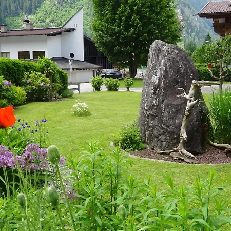 Rita Kroell 아파트